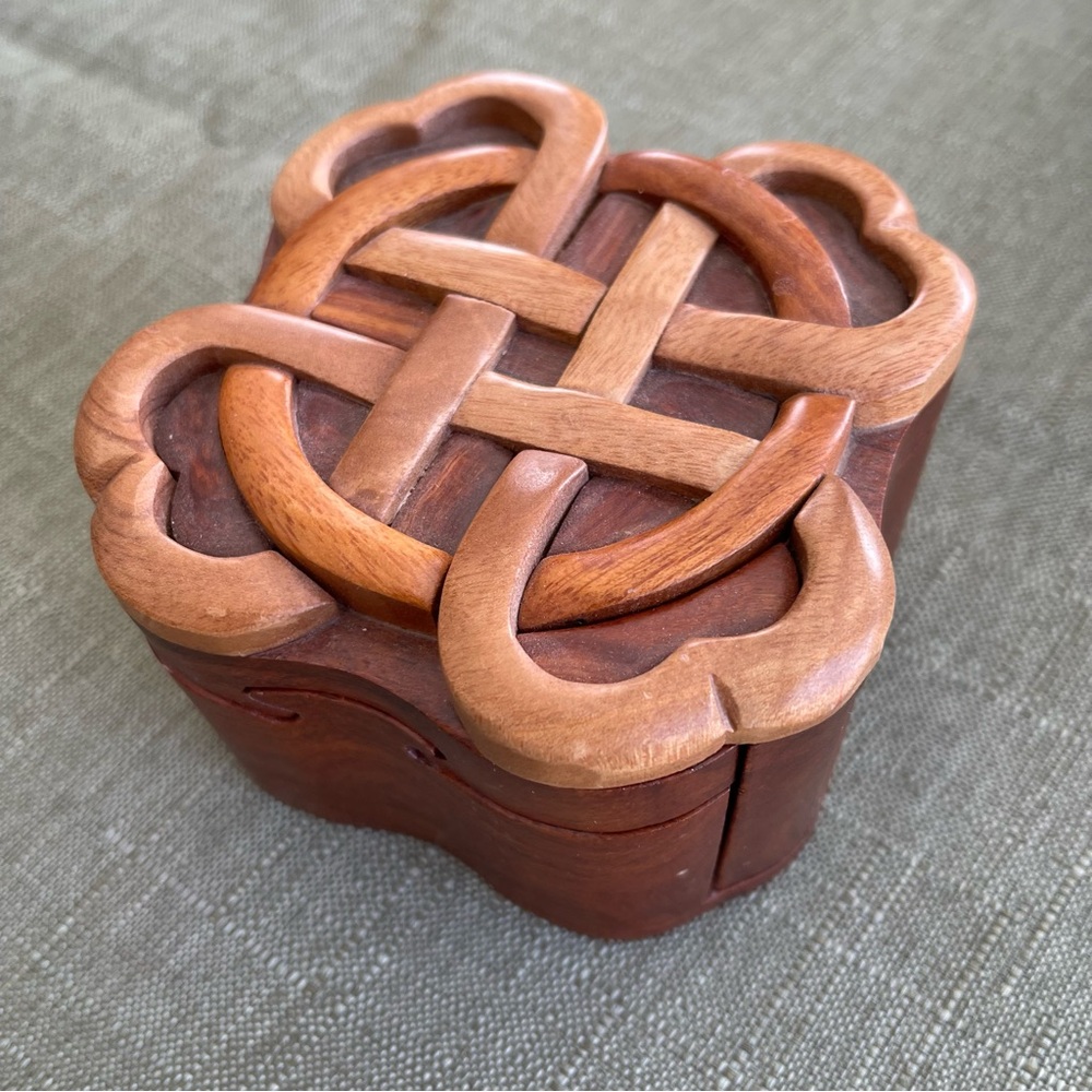 Islandwood Collection Puzzle Box